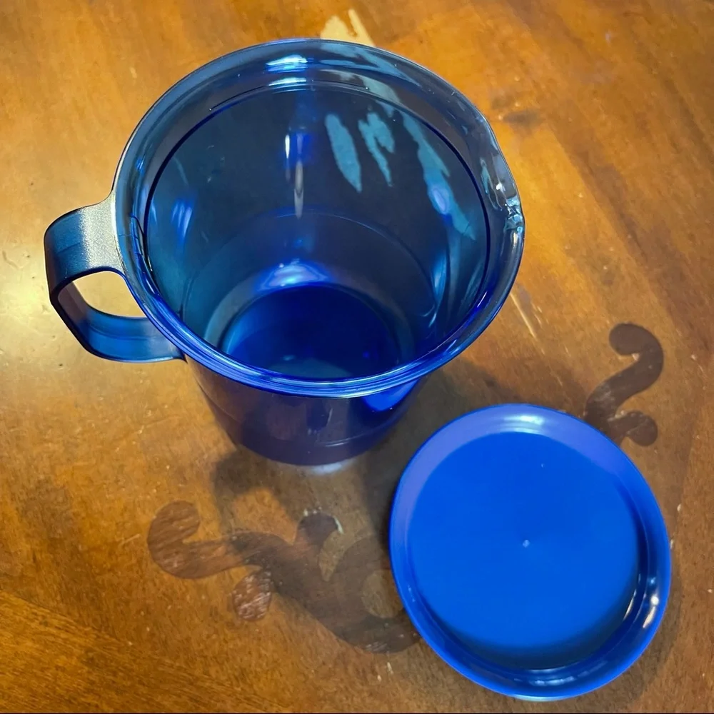 Tupperware Pitcher - Picture 4 of 6